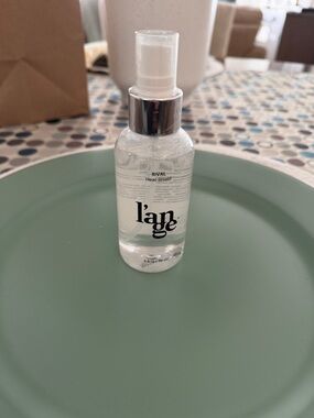 OUAI Heat Protection Spray - Clear Bottle with Silver Cap